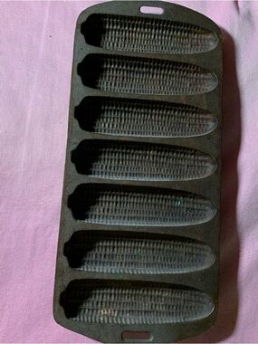 Lodge Cast Iron 7-Ear 🌽Corn stick Cornbread/ Muffin Pan 27C2